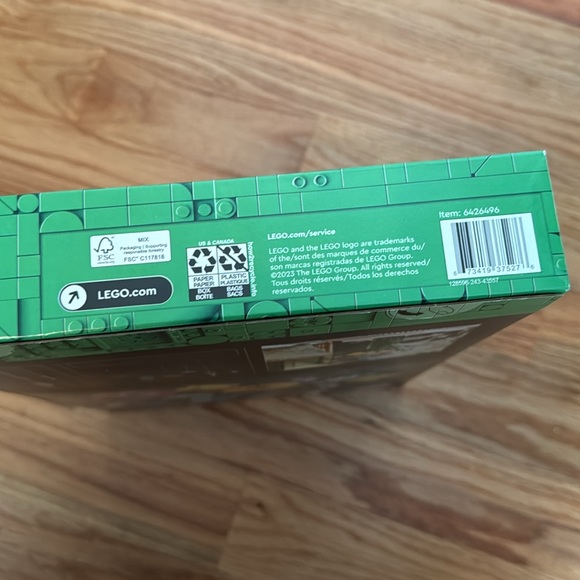 New LEGO® Icons Wildflower Bouquet (10313) - New in Box - Picture 5 of 5